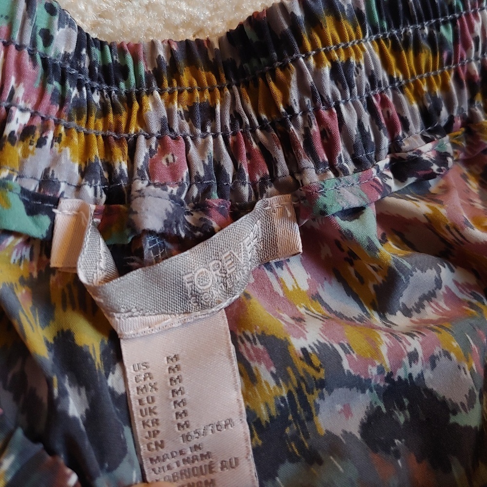 Forever21 tribal print flowy short w/elastic waist - Picture 2 of 4